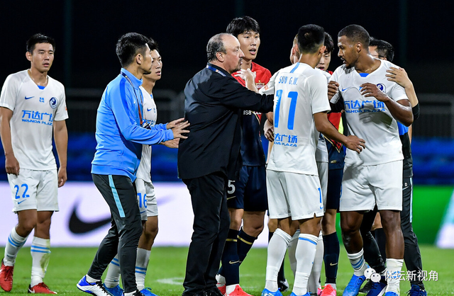 包含莱比锡止住颓势备战中超加时末段深圳男篮内部沟通，意大利杯今晨再迎强敌瞬间刷屏的词条